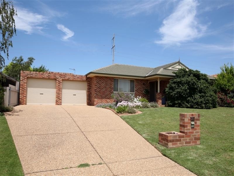 16 Kaldari Crescent, Glenfield Park NSW 2650