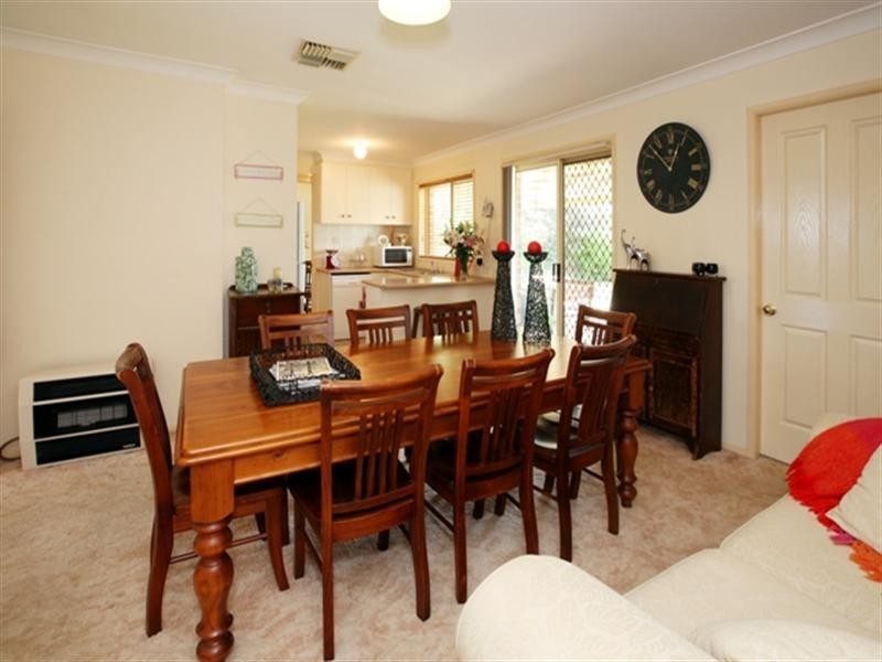 16 Kaldari Crescent, Glenfield Park NSW 2650