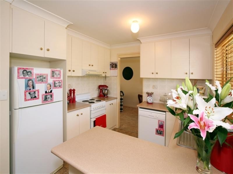 16 Kaldari Crescent, Glenfield Park NSW 2650