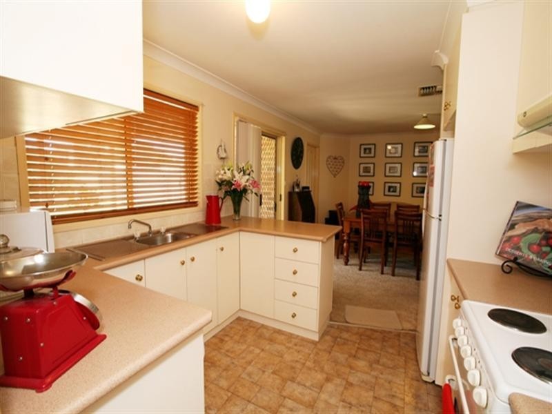 16 Kaldari Crescent, Glenfield Park NSW 2650