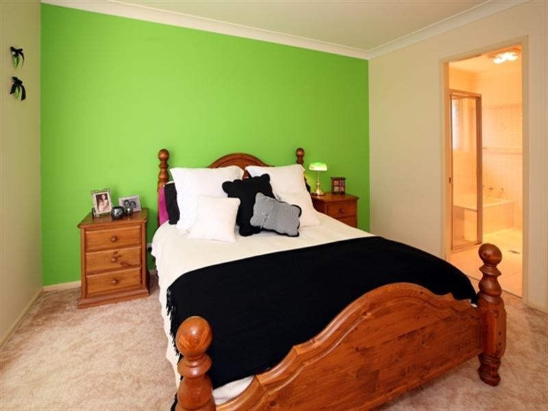 16 Kaldari Crescent, Glenfield Park NSW 2650