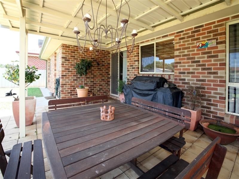 16 Kaldari Crescent, Glenfield Park NSW 2650