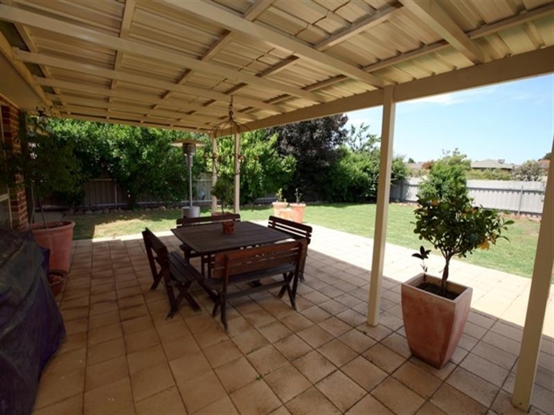 16 Kaldari Crescent, Glenfield Park NSW 2650