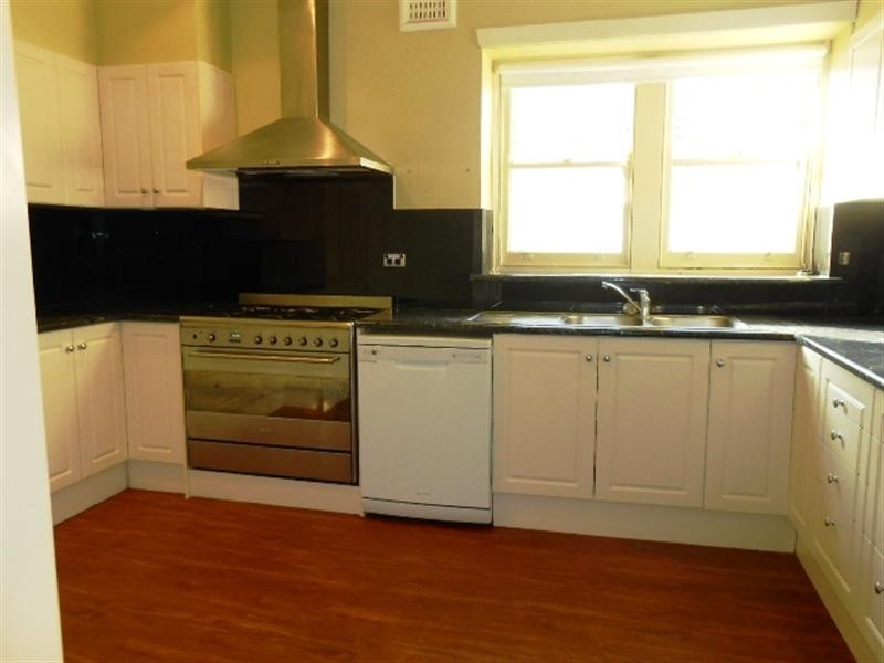 37 Mitchelmore Street, Wagga Wagga NSW 2650