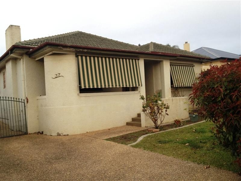 37 Mitchelmore Street, Wagga Wagga NSW 2650