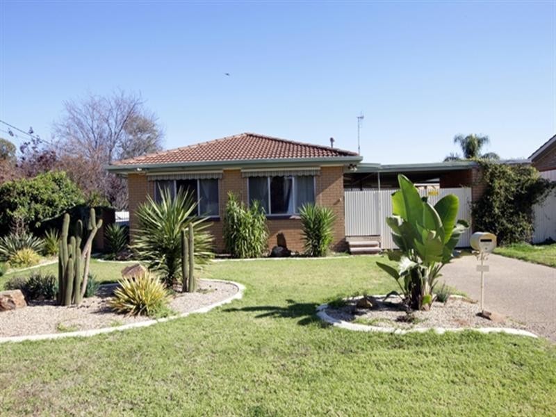 6 Geneva Crescent, Lake Albert NSW 2650