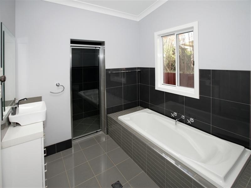 13 Edmondson Street, Turvey Park NSW 2650