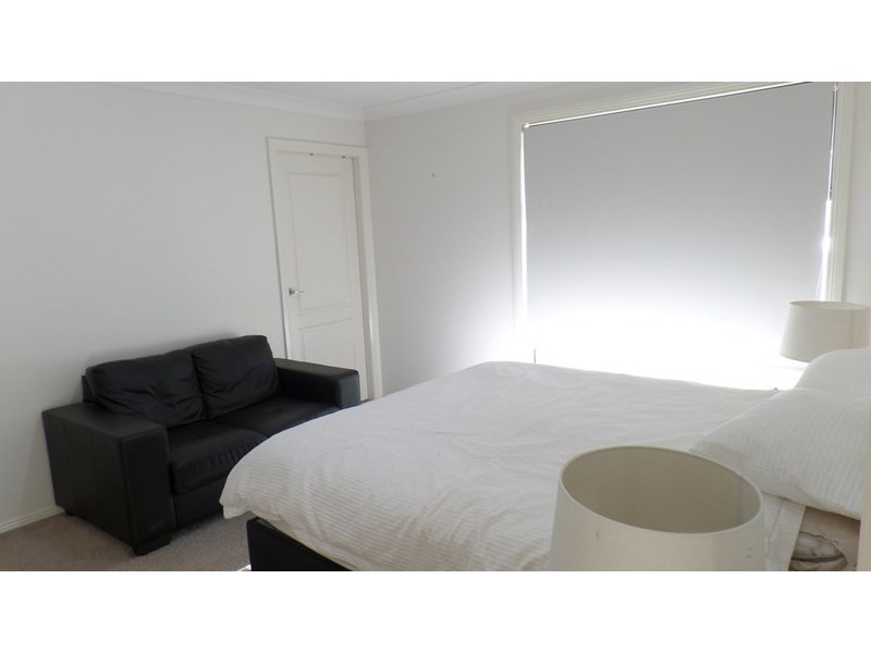 2/27 Osterley Street, Bourkelands NSW 2650