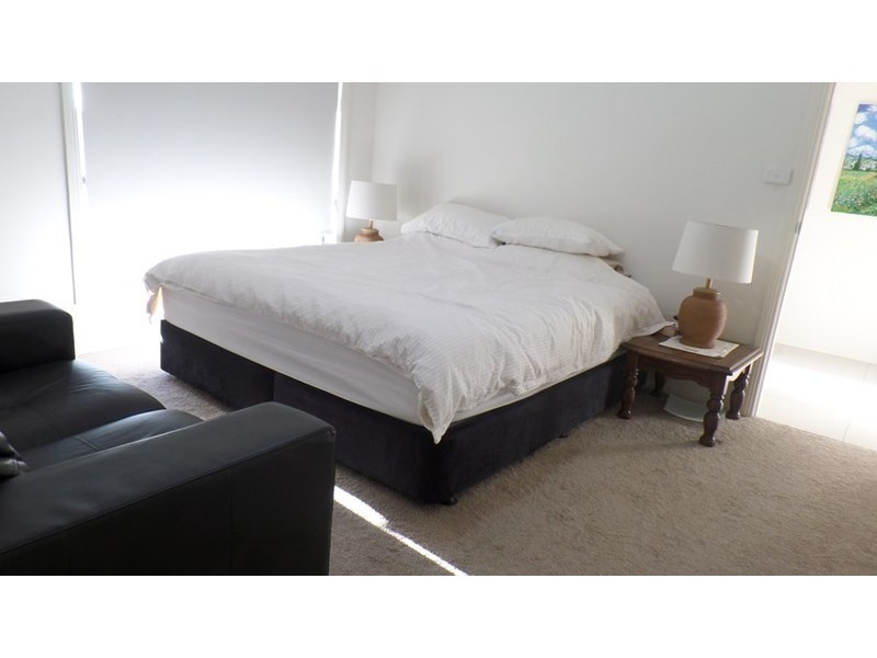 2/27 Osterley Street, Bourkelands NSW 2650