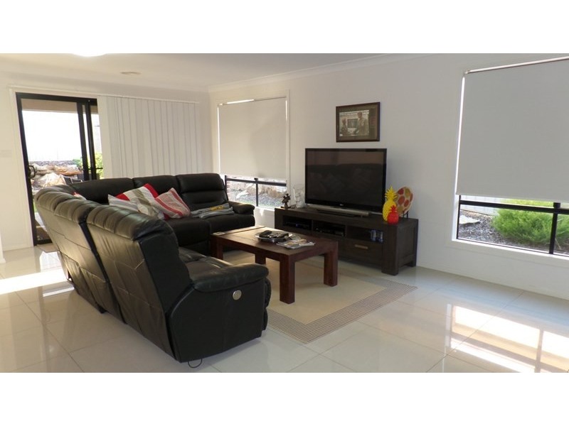 2/27 Osterley Street, Bourkelands NSW 2650