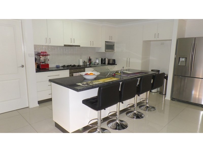 2/27 Osterley Street, Bourkelands NSW 2650