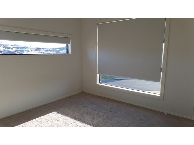 2/27 Osterley Street, Bourkelands NSW 2650