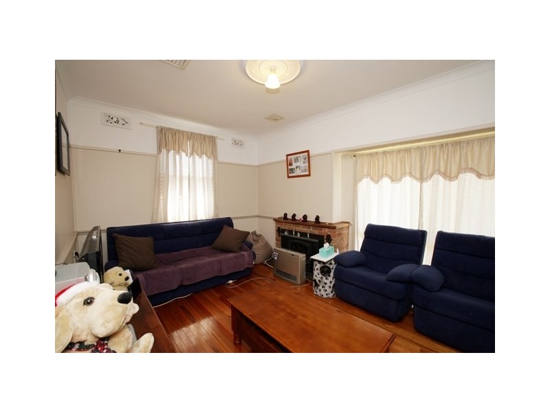 77 Phillip Avenue, Wagga Wagga NSW 2650