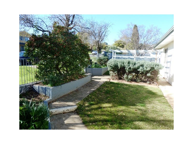 22 Sunshine Avenue, Wagga Wagga NSW 2650