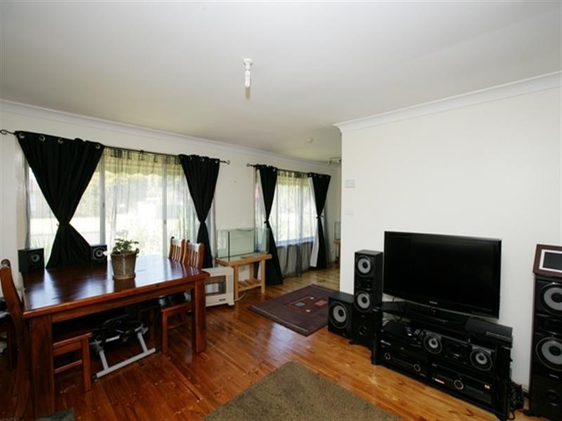 6 Geneva Crescent, Lake Albert NSW 2650