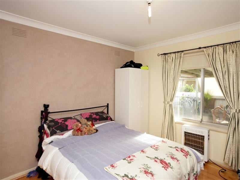 6 Geneva Crescent, Lake Albert NSW 2650