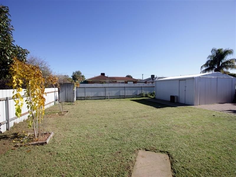 6 Geneva Crescent, Lake Albert NSW 2650