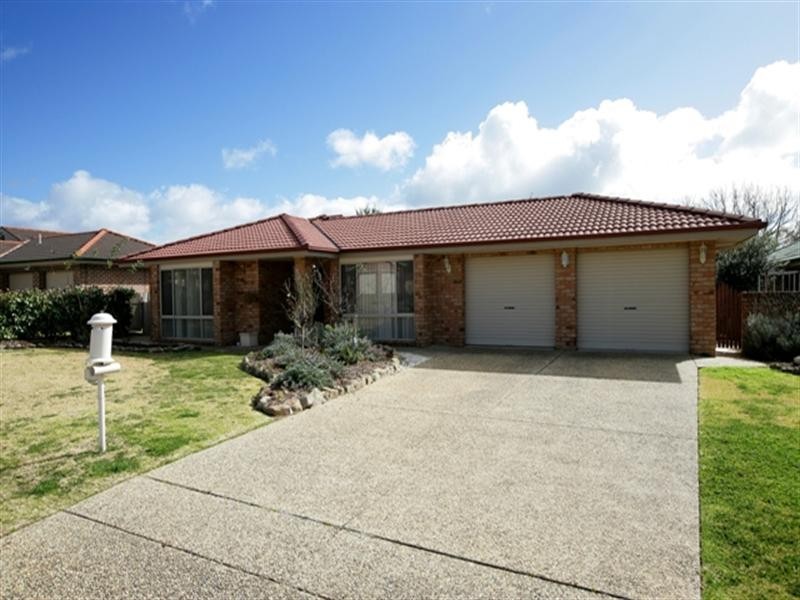 9 Kaldari Crescent, Glenfield Park NSW 2650