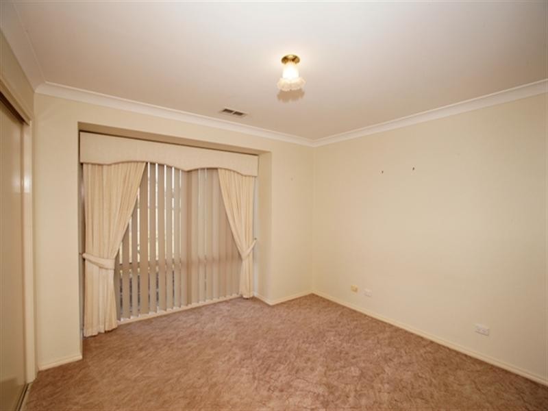 9 Kaldari Crescent, Glenfield Park NSW 2650