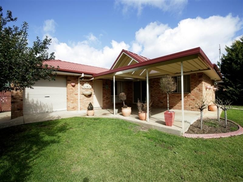 9 Kaldari Crescent, Glenfield Park NSW 2650