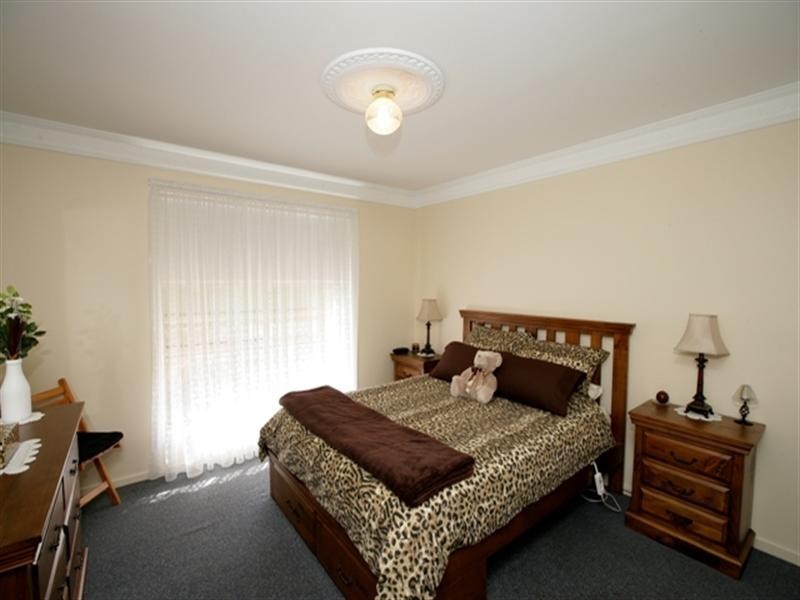 2/4 Bulolo Street, Ashmont NSW 2650