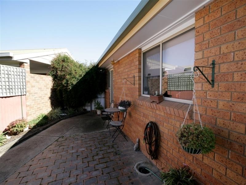 2/4 Bulolo Street, Ashmont NSW 2650