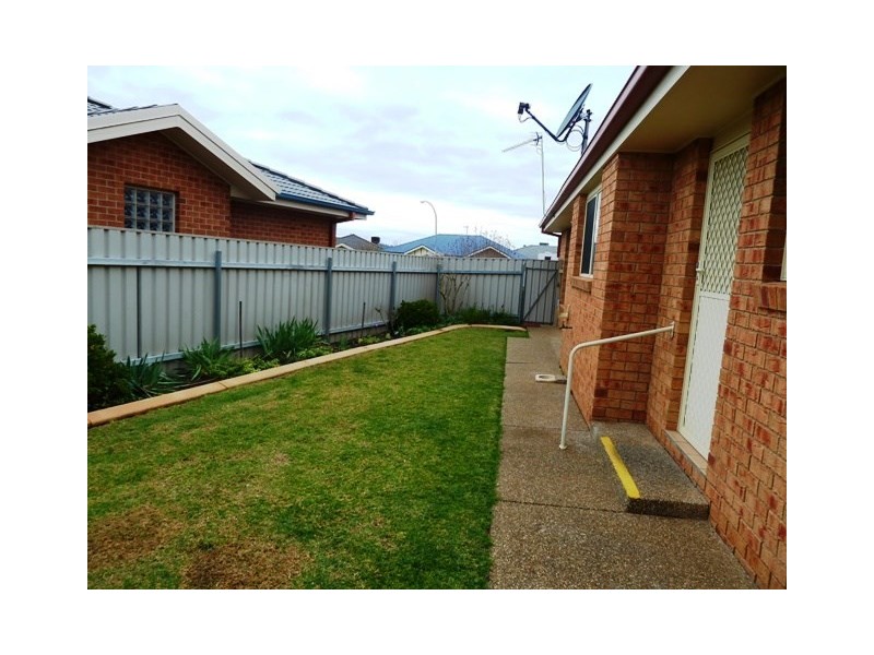 78 Paldi Crescent, Glenfield Park NSW 2650