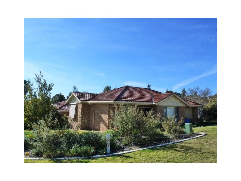 35 Brooklyn Drive, Wagga Wagga NSW 2650
