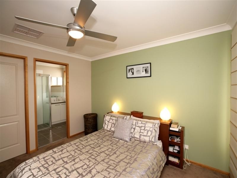 15 Dundale Crescent, Estella NSW 2650