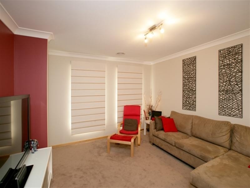 15 Dundale Crescent, Estella NSW 2650