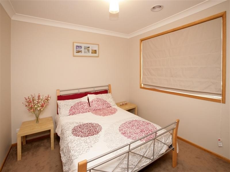 15 Dundale Crescent, Estella NSW 2650