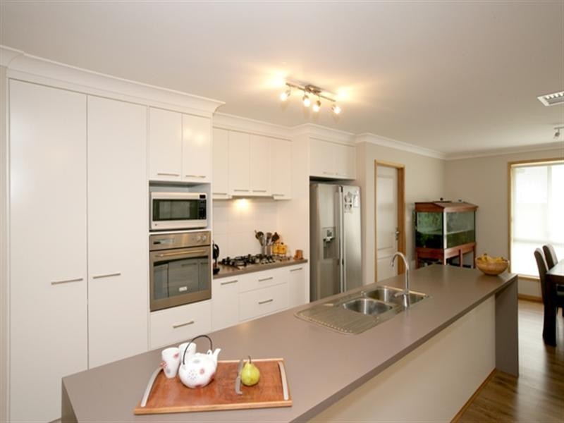 15 Dundale Crescent, Estella NSW 2650