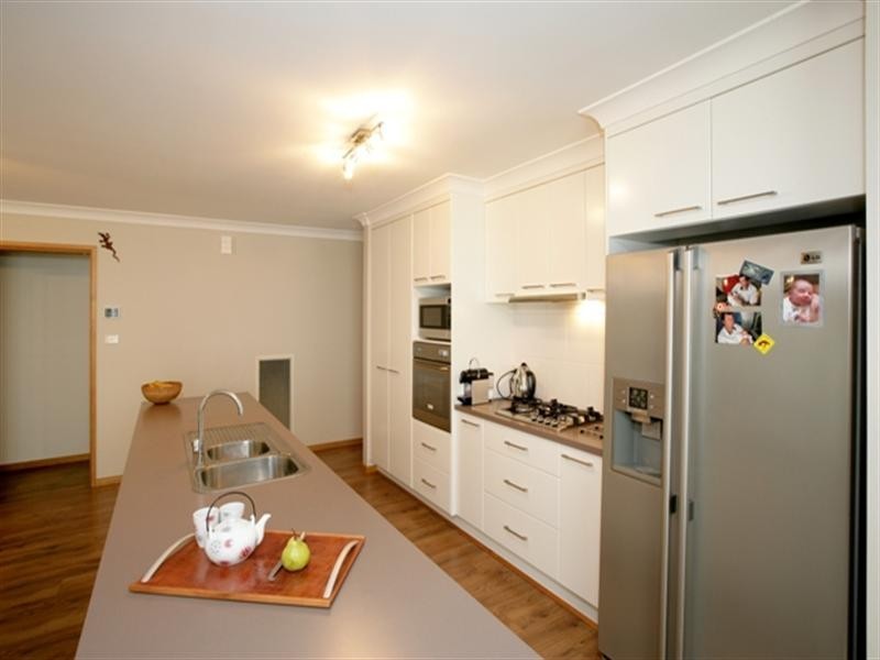 15 Dundale Crescent, Estella NSW 2650