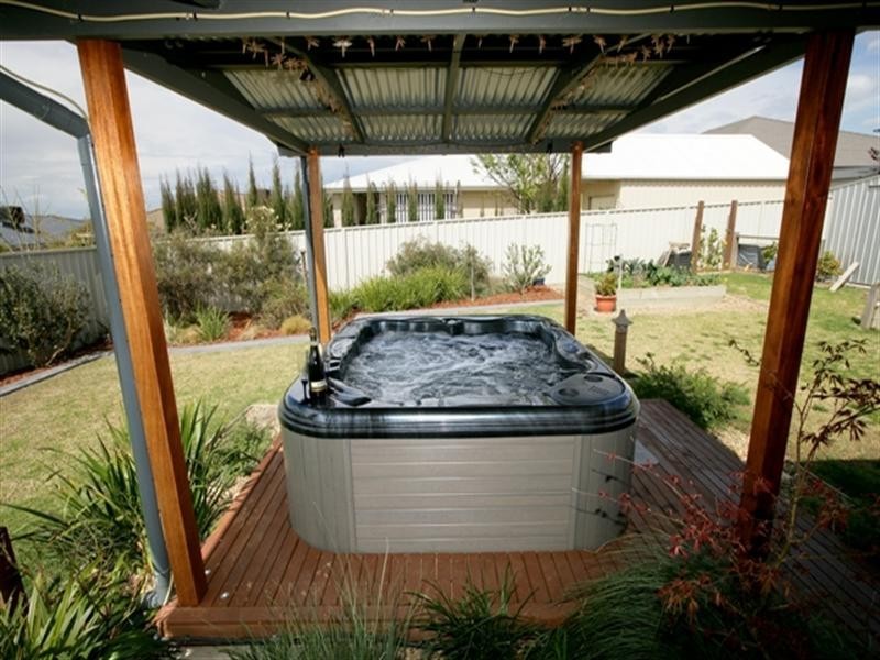 15 Dundale Crescent, Estella NSW 2650