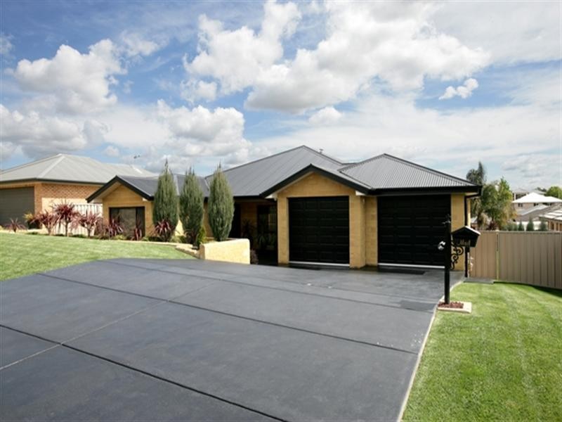 59 Yarrawah Crescent, Bourkelands NSW 2650