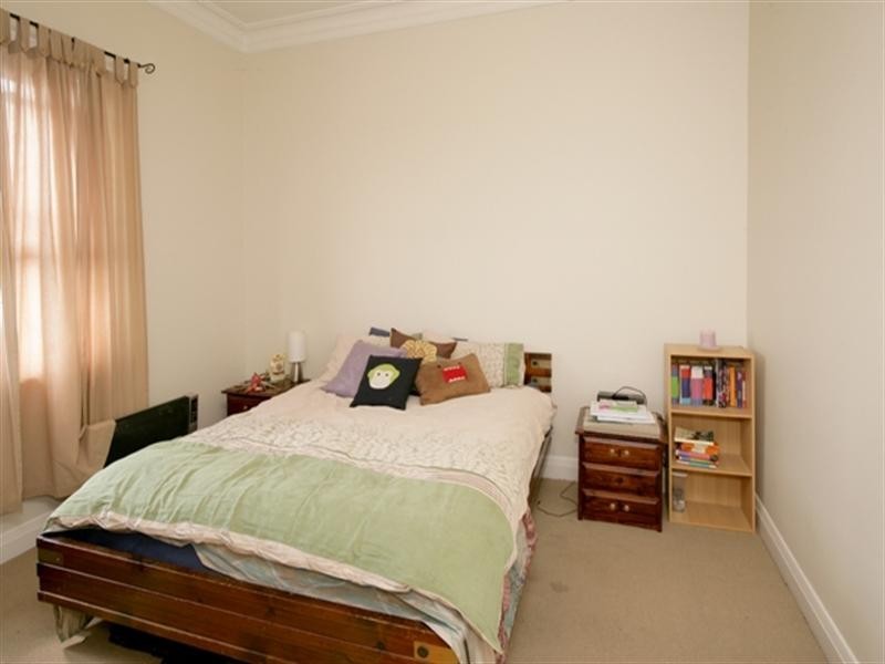 2 Burwood Street, Turvey Park NSW 2650