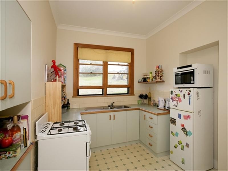 2 Burwood Street, Turvey Park NSW 2650