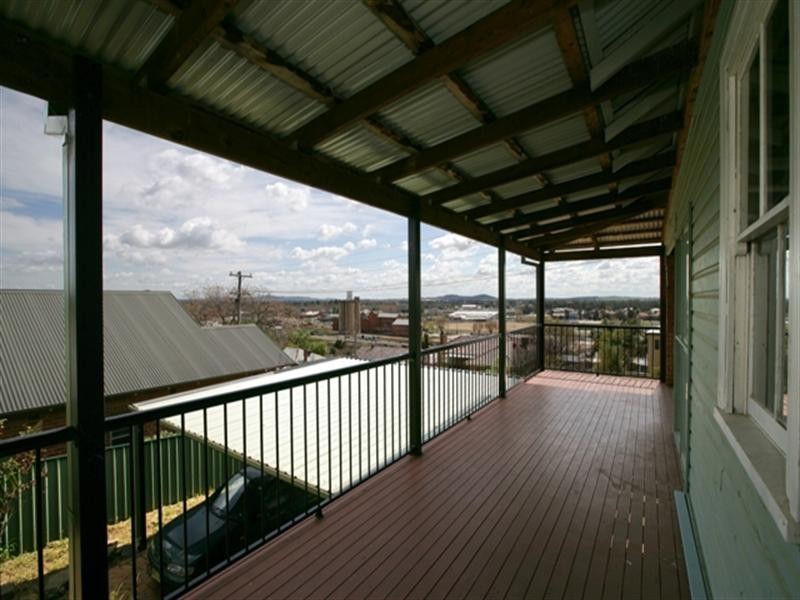 2 Burwood Street, Turvey Park NSW 2650