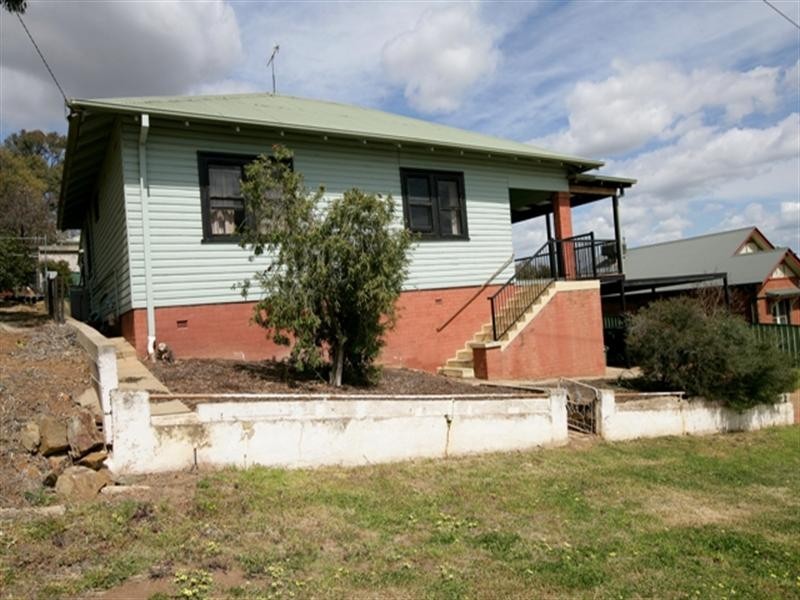 2 Burwood Street, Turvey Park NSW 2650