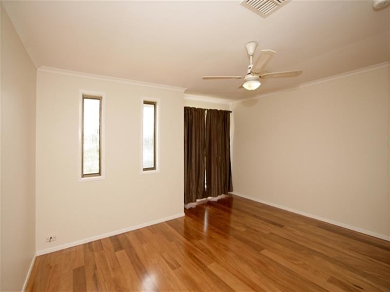 5 King Street, Lake Albert NSW 2650