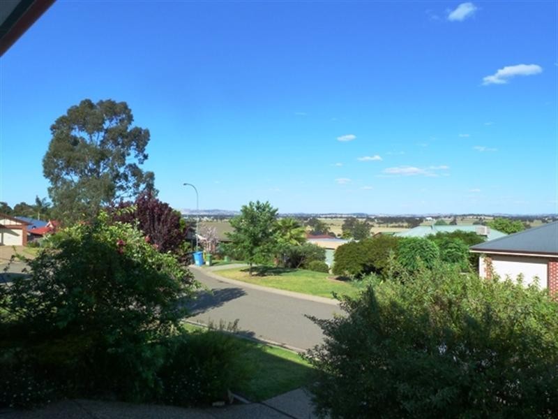 1/1 Minchin Place, Kooringal NSW 2650