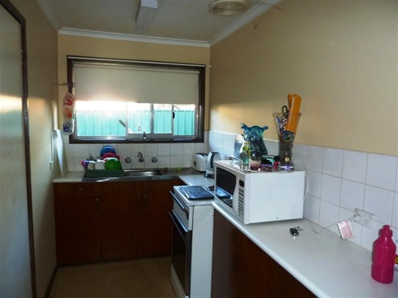 2/50 Geneva Crescent, Lake Albert NSW 2650