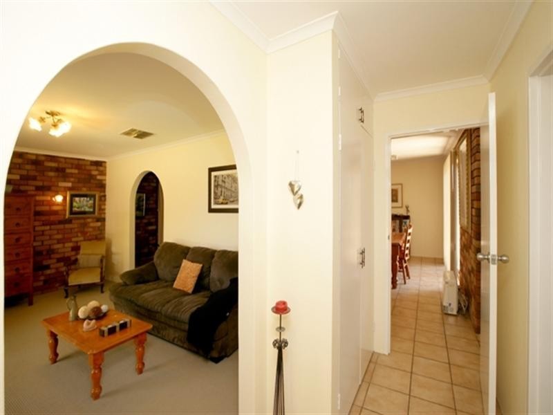 17 Telopea Crescent, Lake Albert NSW 2650