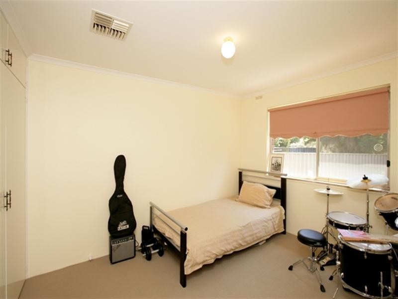 17 Telopea Crescent, Lake Albert NSW 2650