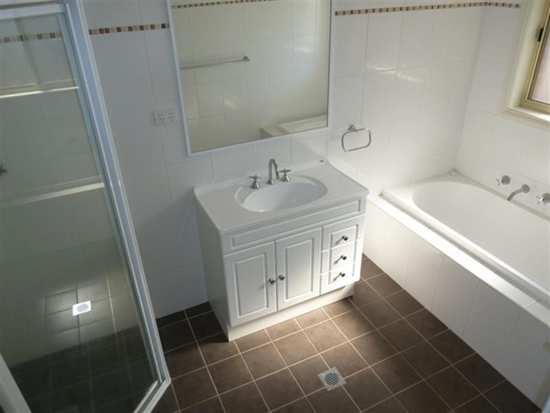 1/2 Madin Place, Wagga Wagga NSW 2650