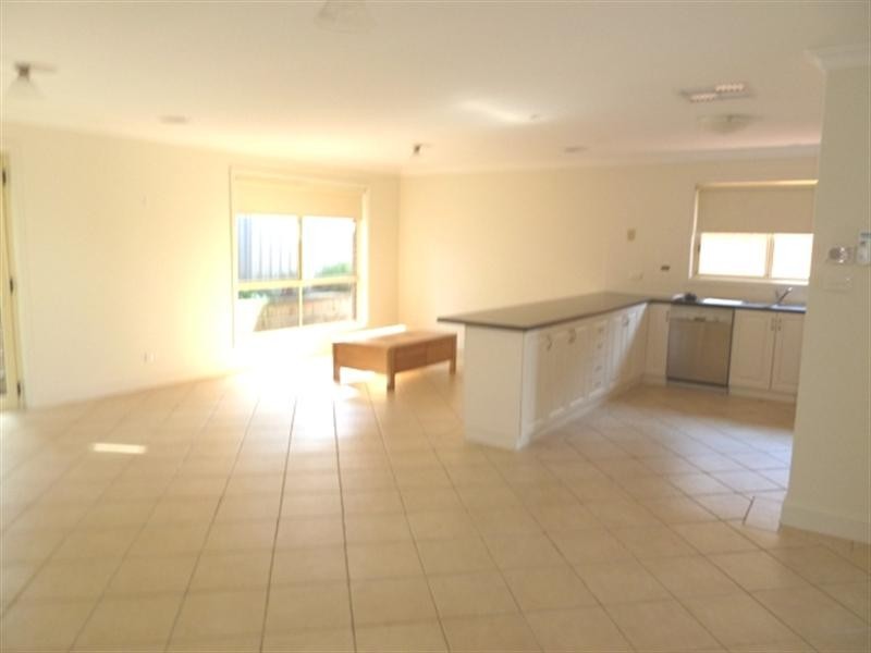 1/2 Madin Place, Wagga Wagga NSW 2650