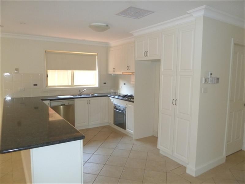 1/2 Madin Place, Wagga Wagga NSW 2650