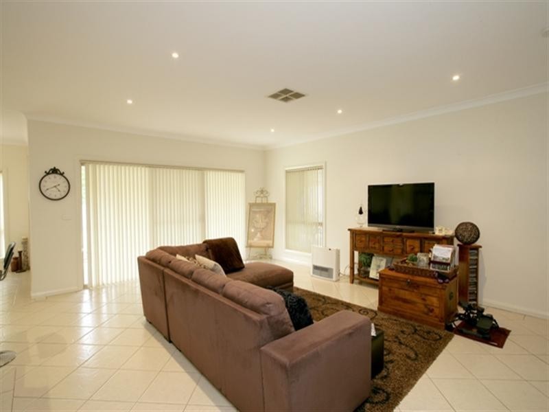 10 Centenary Drive, Marrar NSW 2652