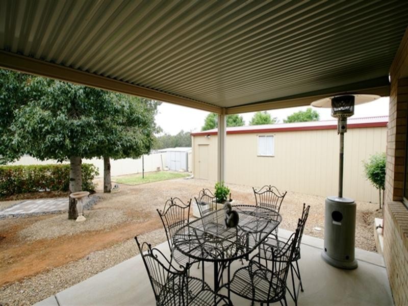 10 Centenary Drive, Marrar NSW 2652