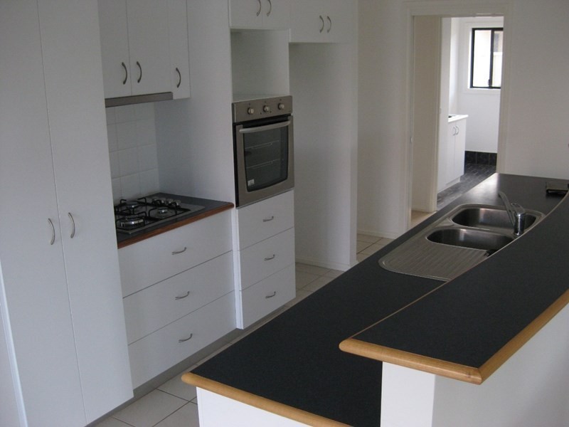 13 Womboin Crescent, Glenfield Park NSW 2650